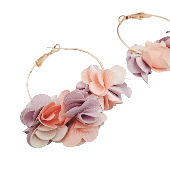 💖 2/$30 Gold tone floral Hoop pink fabric pastel Petals big Earrings - Picture 8 of 16